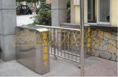成都某小区出入口通道 